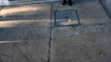 La amenaza fue dejada escrita en el pavimento.