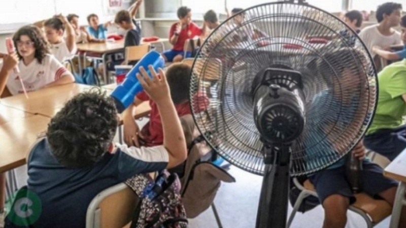 Las elevadas temperaturas se hacen sentir también en las aulas.