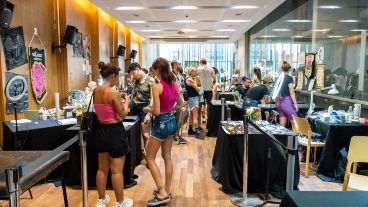 El Ciclo Tatuadoras es un evento que está organizado por el estudio de tatuajes Casona Tattoo y la Municipalidad de Rosario.