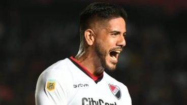 Recalde empató el partido con un gran cabezazo