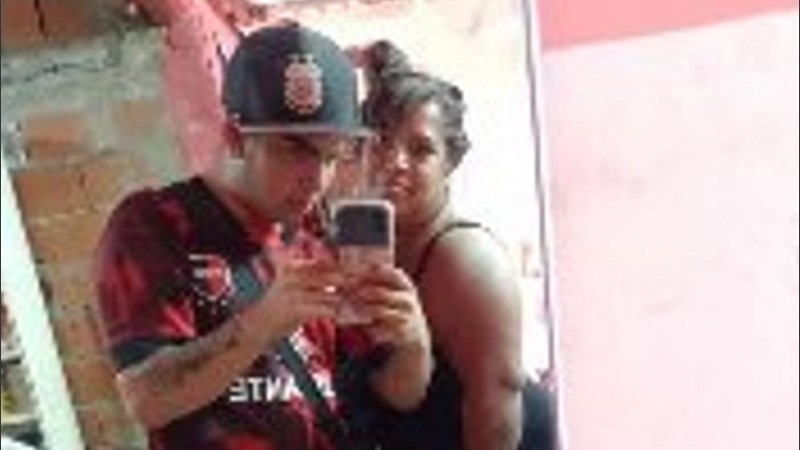 Fernando Barbosa y su madre, Jessica, luego del reencuentro de este martes.