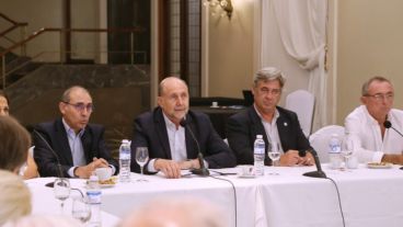 El gobernador detalló las acciones realizadas en apoyo al sector y destacó la importancia de trabajar en conjunto para encontrar soluciones y apoyar a los agricultores afectados