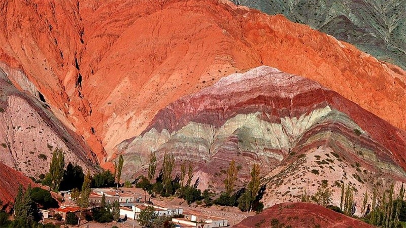 El cerro de los siete colores en Jujuy es uno de los lugares más requeridos en el plan.