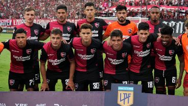 Jorge Recalde anotó el gol de la victoria y fue figura.