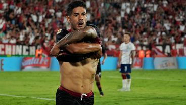 El paraguayo Jorge Recalde festeja, fue la llave de la victoria de Newell's.
