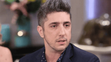 El conductor de La Peña de Morfi fue denunciado por un joven en medio de una entrevista.