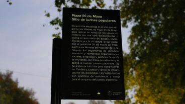 La señalética en la plaza.