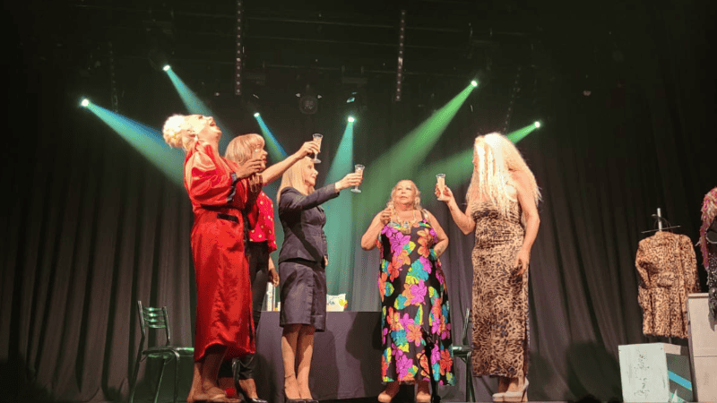 Caro, Marcia, Laly, Kattiana y Bibiana sobre el escenario de Lavardén