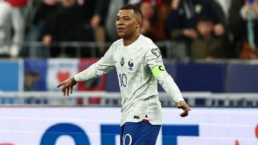 La "bestia" francesa anotó dos, asistió y fue figura en la goleada 4-0.