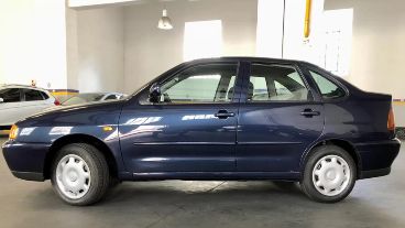 Así es el auto que le robaron a Fabián del interior del estacionamiento de un supermercado.