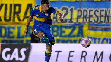 Boca abrió el partido con un zapatazo de Sandez.