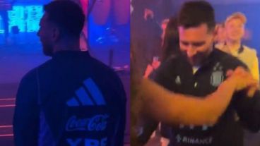 "Messi está con el buzo de la selección en plena joda", escribió un usuario en Twitter.