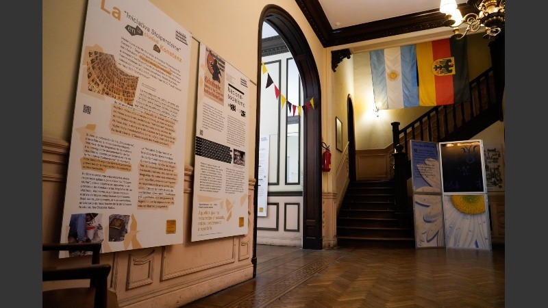 Federico Luchtenberg, presidente del club Alemán recibe a la Escuela Jaim Najman Bialik Rosario.
