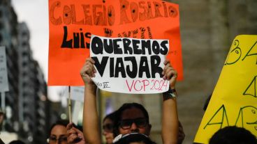 Numerosa protesta en el Monumento.