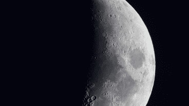 El agua parece formarse cuando las partículas de alta energía que emanan del sol.