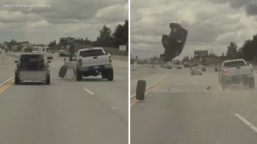 El impresionante accidente quedó registrado por la cámara de un Tesla que iba por la misma autopista.