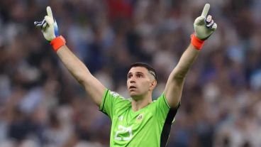 Dibu Martínez se llevó una tremenda ovación en Santiago del Estero