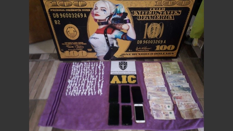 Harley Quinn, referente narco local. Parte de lo incautado en la redada a la banda de Pupito.