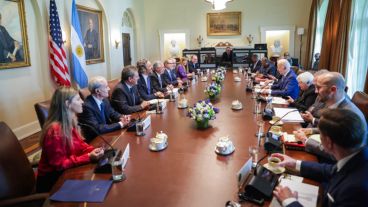 Funcionarios argentinos y estadounidenses en la reunión de este martes.