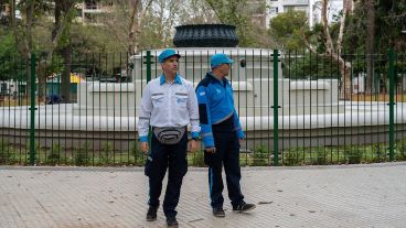 Darío y Sergio, los guardianes de la plaza López.