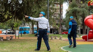 Darío y Sergio, los guardianes de la plaza López.