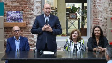 Perotti despidió a Cantero y le dio la bienvenida a Debloc en Educación