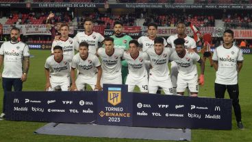 Los once titulares de Newell's que salieron a jugar frente a Estudiantes en La Plata.