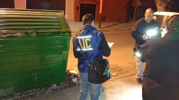 Personal de la AIC trabajando en el lugar.