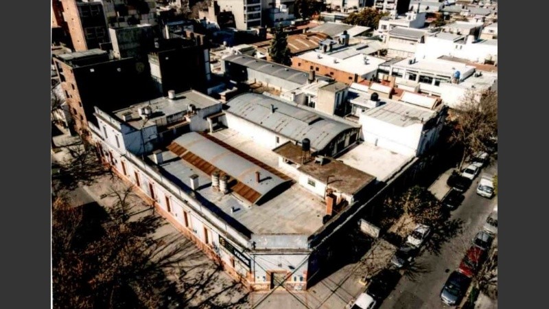 La esquina de Jujuy y Richieri, en la que funcionò el prostíbulo El Elegante, alumbrará un complejo de viviendas de diseño.