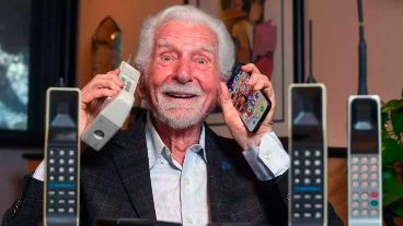 El teléfono que utilizó Cooper fue un prototipo del Motorola DynaTAC.