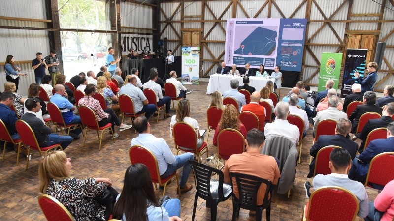 “Hoy, al igual que la inversión que está haciendo el gobierno de la provincia en acueductos y gasoductos, lo estamos haciendo con la conectividad como una enorme herramienta de inclusión social”