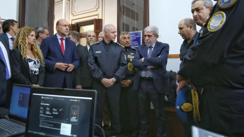 Fernández, Perotti y Javkin en el acto de este martes.