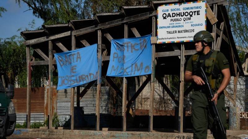 La familia Jerez dejó sus reclamos junto al cartel de Qadhuoqte, que significa cimientos.