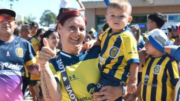 La previa del clásico rosarino se vive en todas las edades.