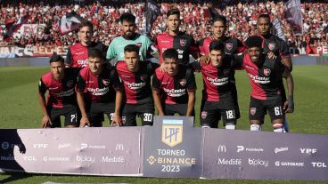 Los once titulares de la Lepra que iniciaron el clásico en el Coloso.