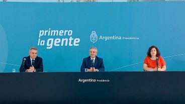 Agustín Rossi, Alberto Fernández y Carla Vizzotti durante la presentación del plan.