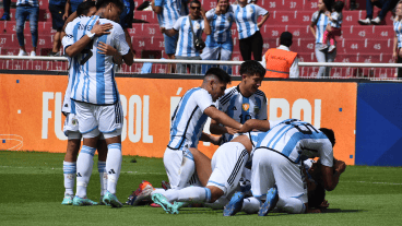 Argentina festeja el primero de los tantos ante Chile para arrancar el hexagonal con el pie derecho.