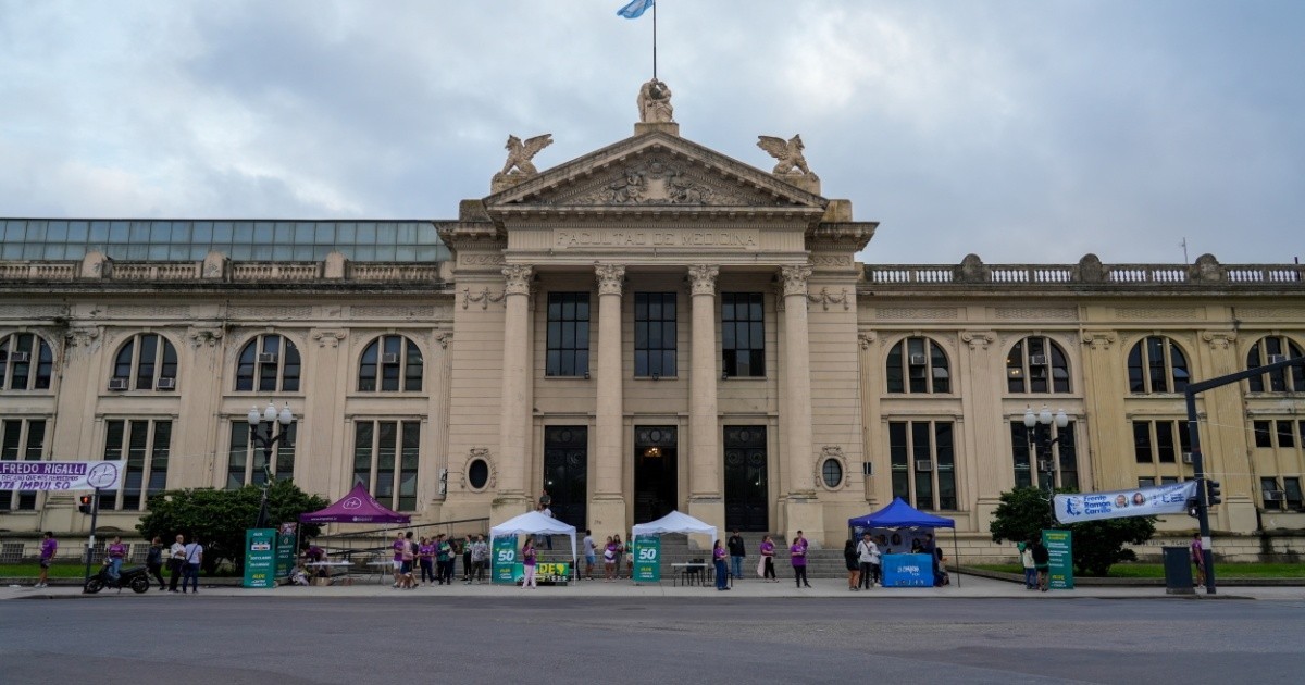 Docentes y no docentes de la UNR se suman a un paro nacional de la ...