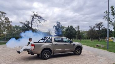 La Municipalidad llevó a cabo tareas de termonebulización para el control de mosquitos adultos, en la zona norte de la ciudad.