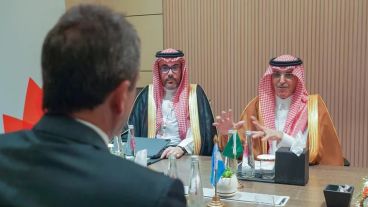 Massa con el Ministro de Finanzas de Arabia Saudita, Mohammed al-Jadaan, en febrero, en el G20 de India.