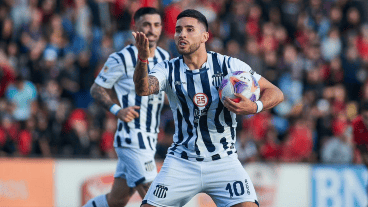 Nahuel Bustos entró en el segundo tiempo, hizo dos goles y empató el partido en Santa Fe.