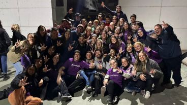 Festejo morado en Ciencia Política.