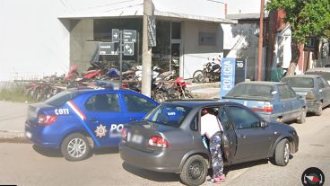 La comisaría puede albergar a seis detenidos, aunque hay 14 personas alojadas en ese lugar.