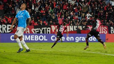 Portillo grita el primero de sus goles en una noche inolvidable para él