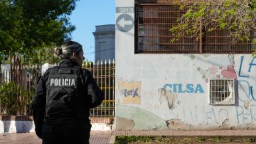 La propuesta plantea seguridad exterior y en los alrededores de las escuelas.
