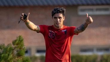 Fernández jugó en Defensa, Colón, Racing y el fútbol de Francia.