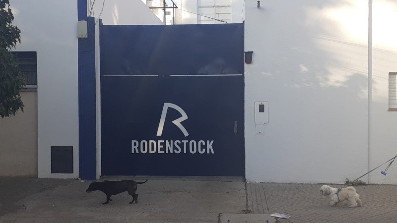 Personal policial trabaja en la zona.