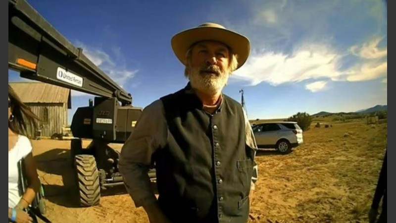 Baldwin llegó a un acuerdo civil con la familia de la directora de fotografía Halyna Hutchins aunque los detalles permanecen confidenciales (AFP)