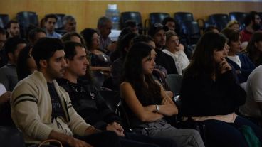 La Asociación Civil Estudios Populares (Acep) es una entidad creada a principios del año 1999 en Argentina con el fin de promover los derechos y garantías consagrados en la Constitución nacional y el respeto por los valores democráticos consagrados en la misma.