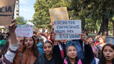 El reclamo de los chicos y chicas de la Nigelia Soria en la calle